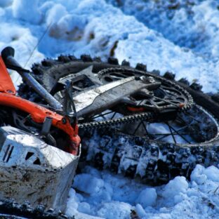 ツーリングでバイクが故障したらどうする？知っておきたい対処方法